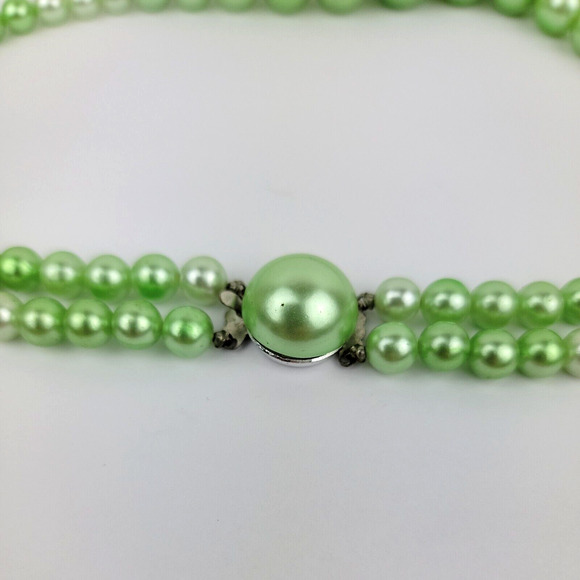 Vintage Light Soft Green Necklace Made in Japan Graduated Beads Two Strands 20in - Picture 4 of 11